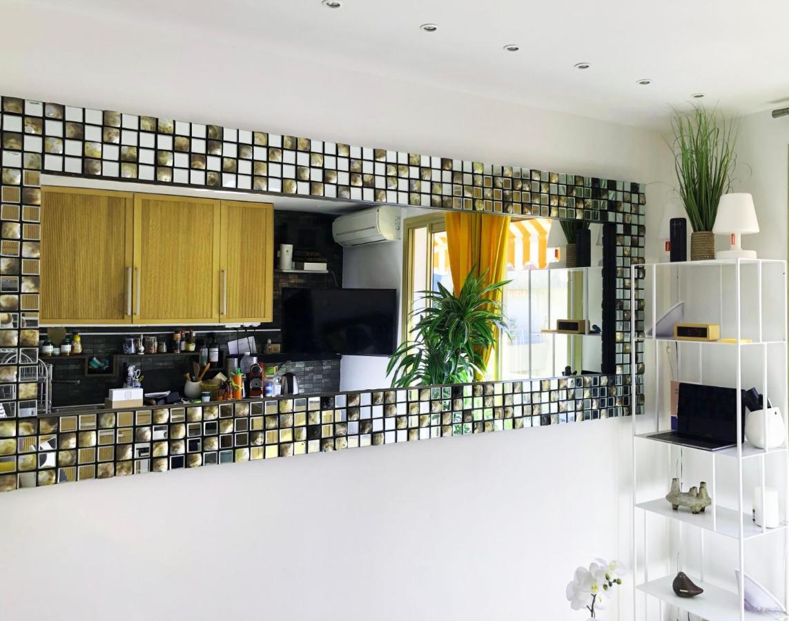 Un Nid A Saint Tropez Apartment Exterior foto