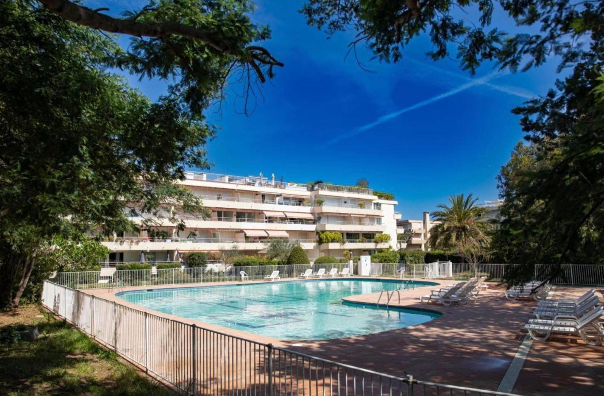 Un Nid A Saint Tropez Apartment Exterior foto